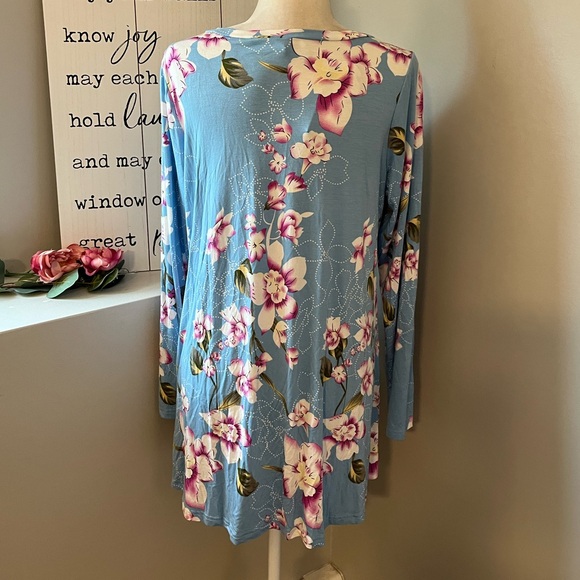 NWT Size XL Blue Floral Print Blue Women's Tunic Top W/Long Sleeve & V-Neckline - Picture 6 of 13